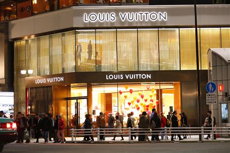 louis vuitton in shinjuku.